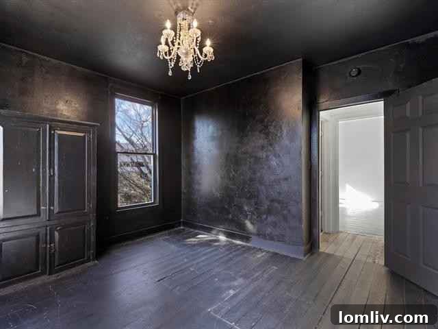 Principal bedroom with unique paint finish
