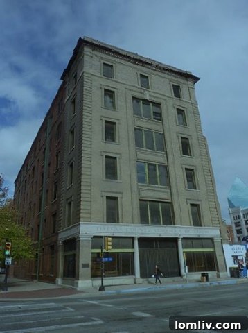 Historical photograph of the Purse Building in its commercial prime