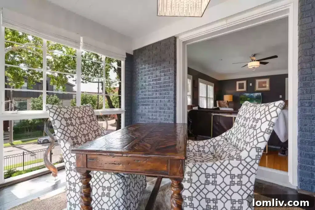 Dining area adjacent to the kitchen, perfect for entertaining
