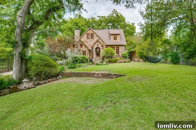 Lush front yard and entrance of 3001 Irwindell Blvd in Ravinia Heights