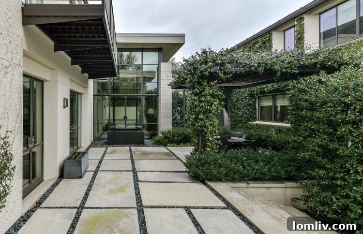 Bluffview Lands Texas Most Expensive Home Dallas Fills July Top 10 6 Surrey Circle luxurious master bedroom