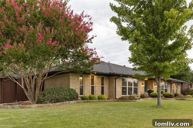 Elegant Ranch Home at 7435 Tangleglen Drive, Dallas