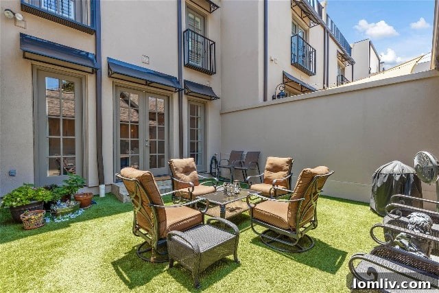 Lush green turf courtyard connecting the home to the rear garage