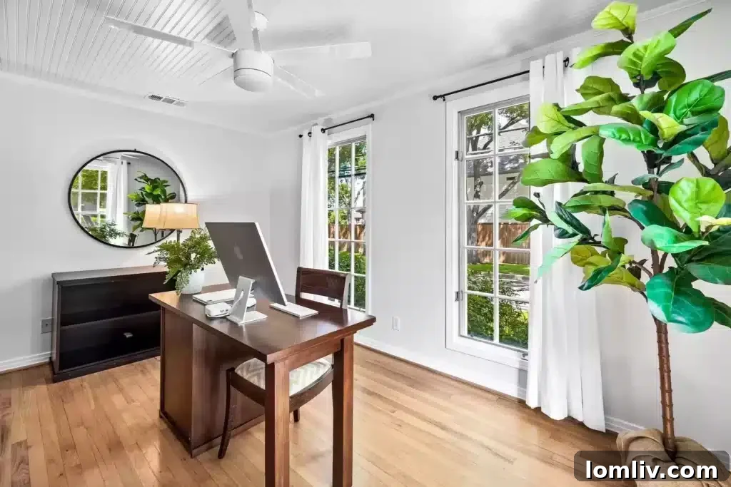 Sound-insulating solid door for the private home office
