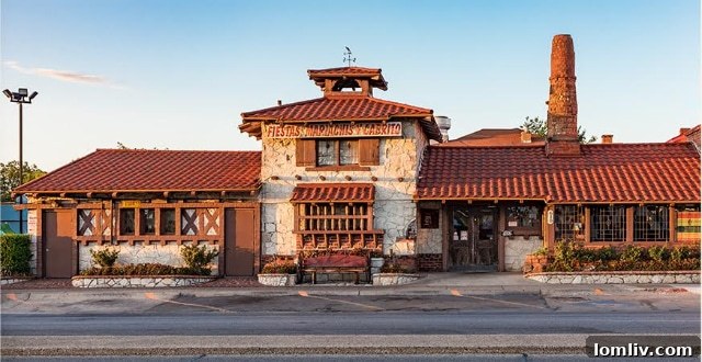 Explore the Signature Style of Charles Dilbeck at AD EX 4 Red Bryan’s Smokehouse Restaurant, a commercial Dilbeck project