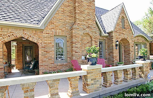 Close-up of Front Porch on 6306 Tremont St.