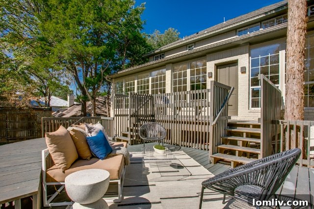 Oak Cliff's Finest: A Renovated Home Blending Heritage with Modern Luxury