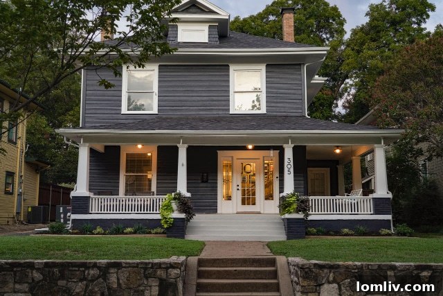 Sixth Grade Challenge Win Your Way to the Winnetka Heights Holiday Tour 3 Iconic Winnetka Heights residence at 305 S. Edgefield, a highlight of the home tour