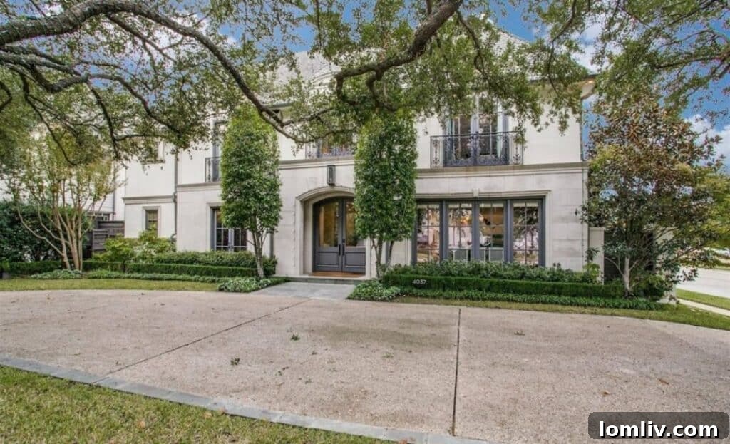 Elegant Entryway of 4037 McFarlin Blvd.