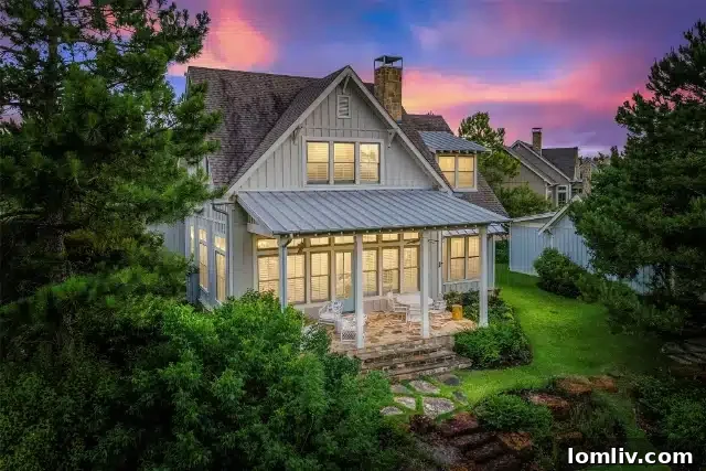 Modern luxury lakefront home in Long Cove on Cedar Creek