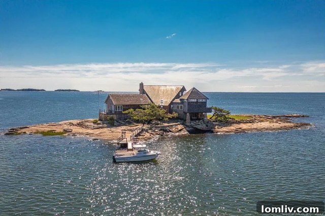 Santa, This Christmas, Lavish Me With a Connecticut Island Home 2 Festive Christmas decorations, evoking holiday spirit and warmth