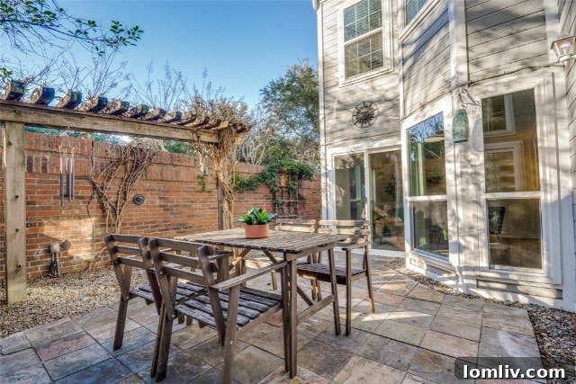 Spacious Bedroom in Renovated Dallas Condo