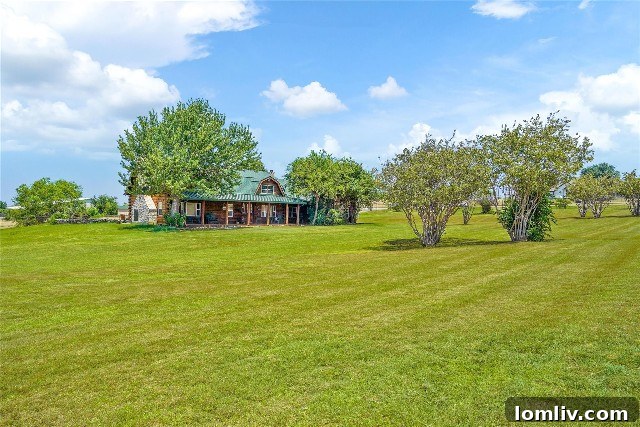 Log Cabin Home in Haslet