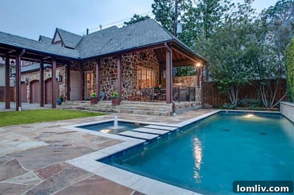 Spacious Guest House Above Garage