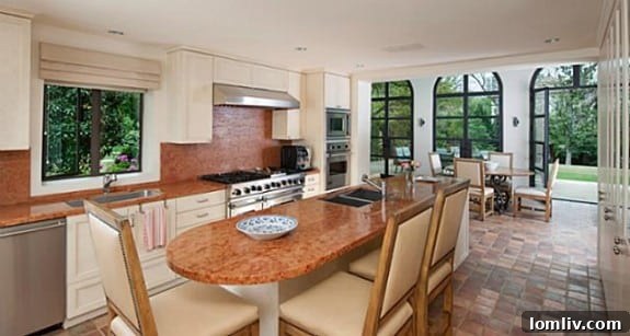 Gourmet Kitchen with Modern Amenities at Bellosguardo