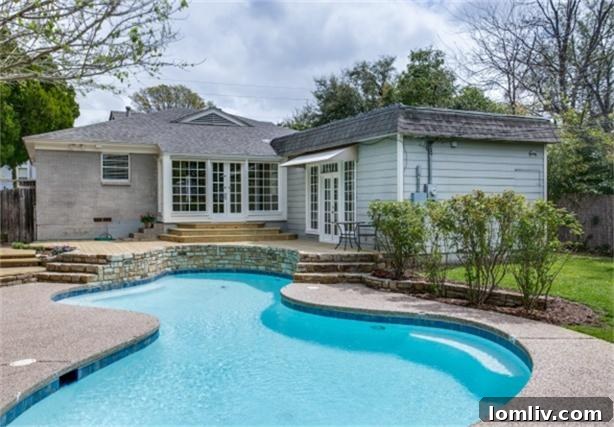 8507-Briarwood-backyard
