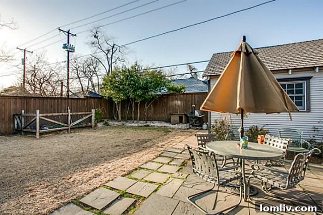 Charming Backyard and Patio Area - 6523 Lakewood Blvd