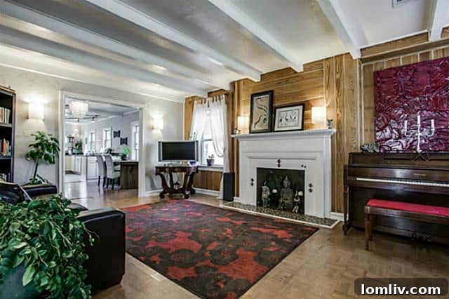 Stylish Living Room in Dallas Hollywood Heights Home