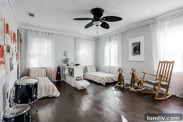 Comfortable Downstairs Bedroom in Hollywood Heights Home