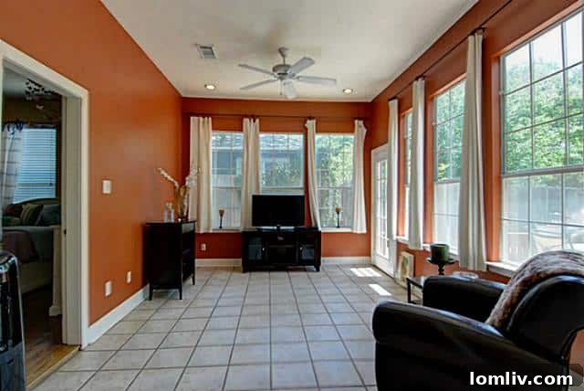5524 Victor Sunroom - Bright and Versatile Space