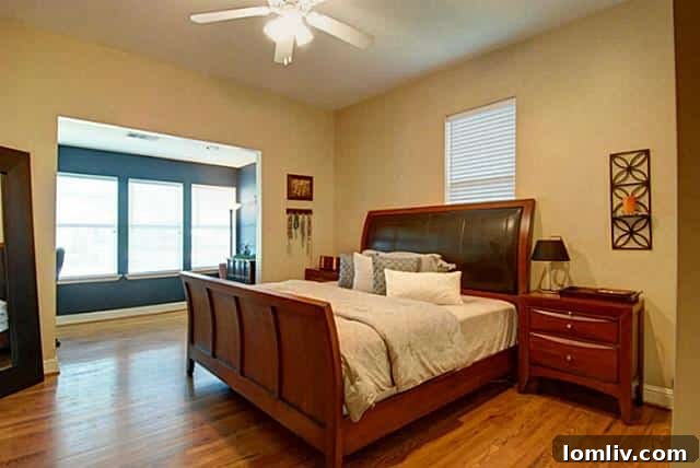5524 Victor Master Bedroom - Cozy Retreat with Office Nook