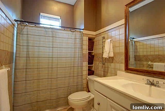 5524 Victor Bathroom - Tiled with Renovation Potential