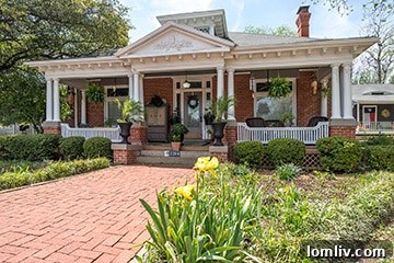 Historic Craftsman Bungalow at 2264 Lipscomb Street in Fort Worth's Fairmount District