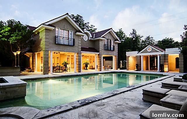 5323 Swiss Avenue Swimming Pool