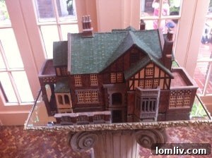 Miniature replica of the Swiss Avenue historic home