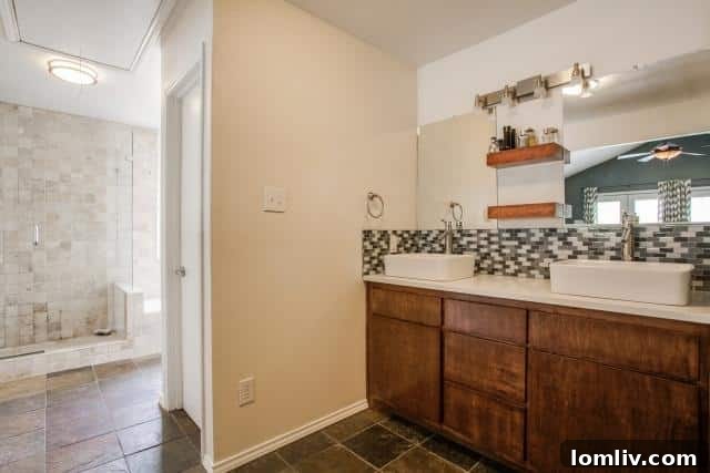 8334-Banquo-Master-Bath