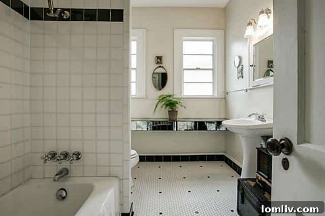 314 S. Montclair Bath - Beautifully Preserved Vintage Bathroom