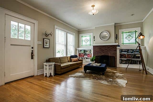 314 S. Montclair Living - Cozy Living Room in Craftsman Home