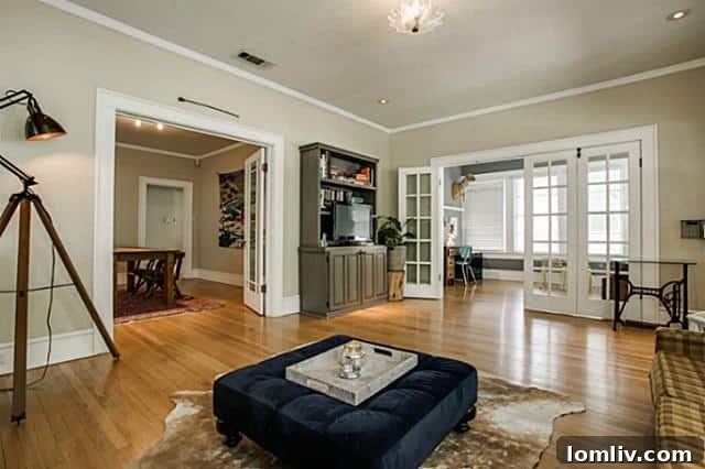 314 S. Montclair Living 2 - Inviting Craftsman Living Space