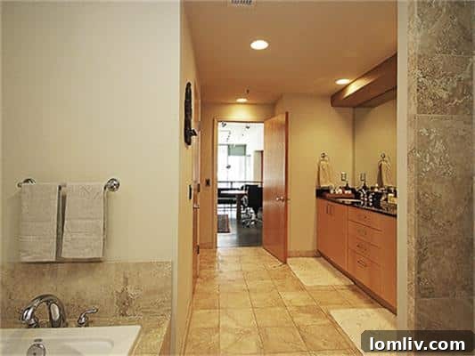 McKinney Avenue Spotlight: The Love Affair Pied a Terre 8 1999-McKinney-1006-bath