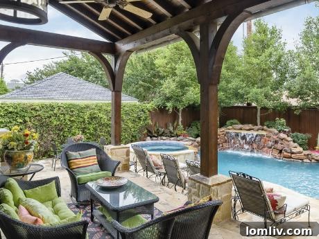 Craft Barnett Homes Custom Patio with Outdoor Kitchen in University Park