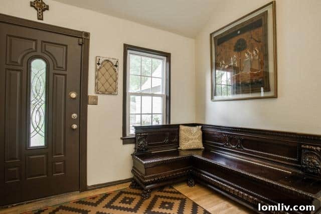 6922 Vivian, Elegant Foyer with Architectural Details