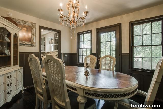 6922 Vivian, Elegant Dining Room