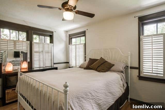 6922 Vivian, Cozy Master Bedroom