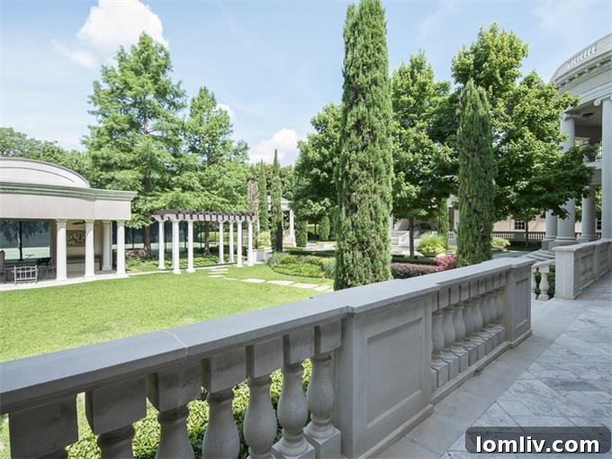 Obama's Dallas Dream Home: Why He Should Own the White House 16 10777-Strait-Lane-portico