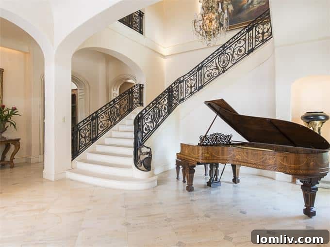 Obama's Dallas Dream Home: Why He Should Own the White House 5 10777-Strait-Lane-foyer