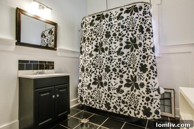 Charming second bathroom at 222 N Montclair Avenue