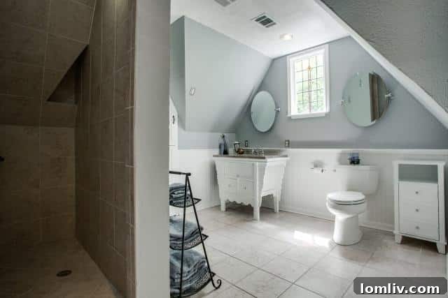 1019-Sarasota-Upstairs-Bath