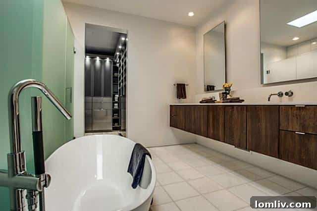 2843 Lee Street - Master Bathroom