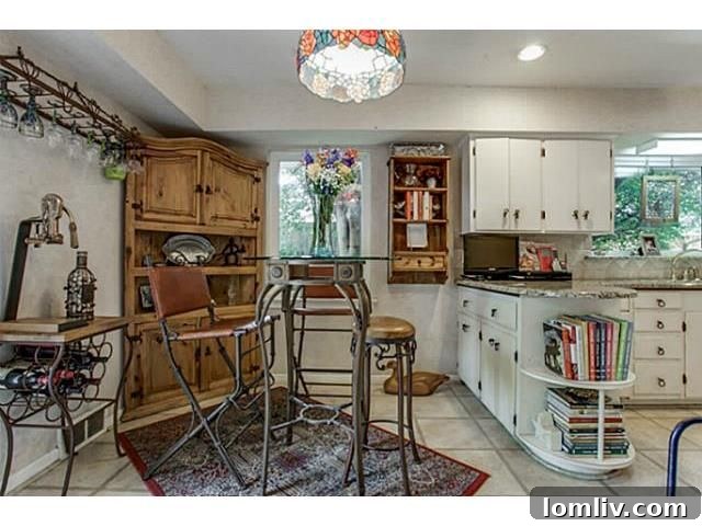 Breakfast Nook - Casual Dining Area