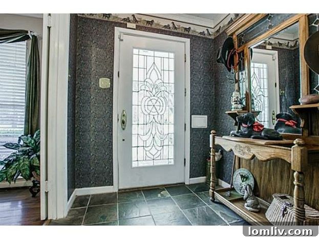 6522 Park Lane Foyer - Interior Design Potential