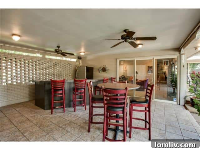 Spacious Lanai with Built-In Bar at 2844 Woodmere