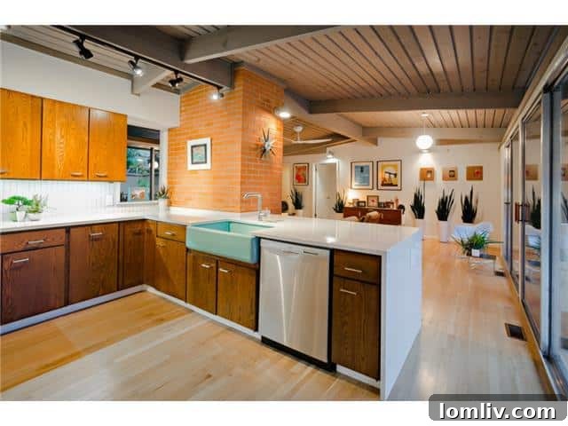 10722 Royal Springs Kitchen Dining Area