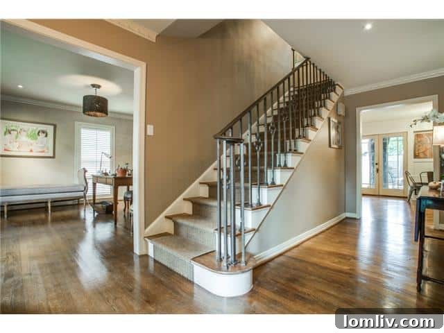 4420 Windsor Parkway Grand Entryway - Luxurious foyer design