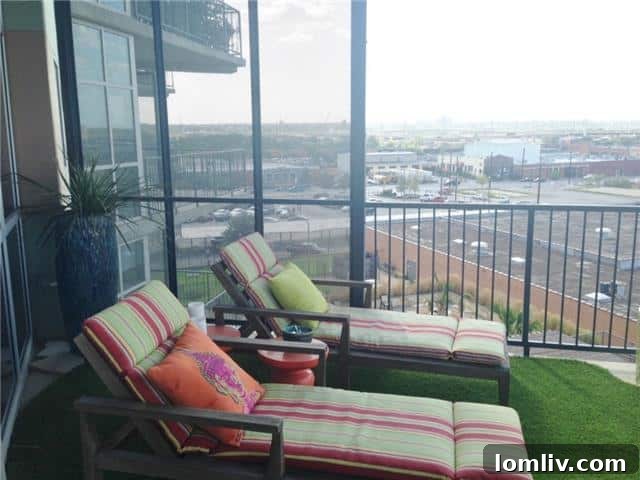 Beat-Condo-507-Balcony-with-Screen