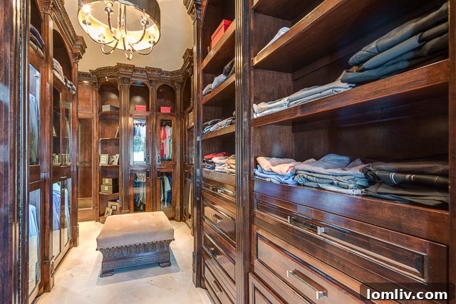 9625 Preston Road Dallas - Master Closet